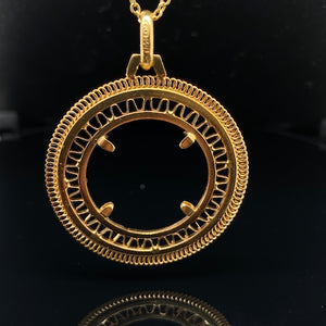 18ct Vintage Fancy Gold Sovereign Case - SOLD